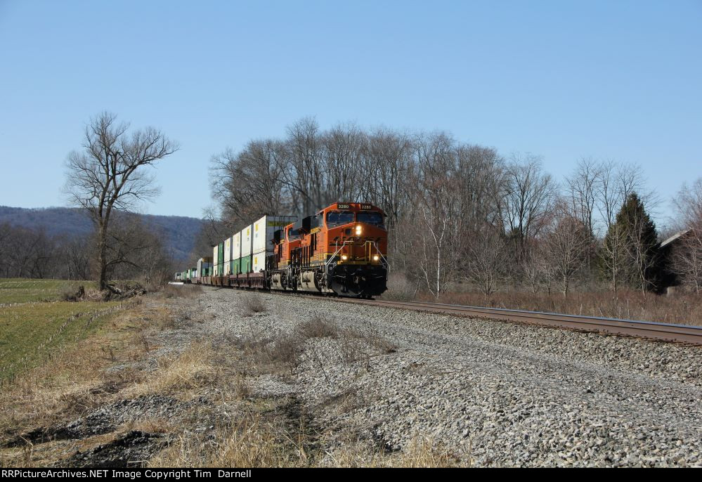 BNSF 3280 leads NS 264